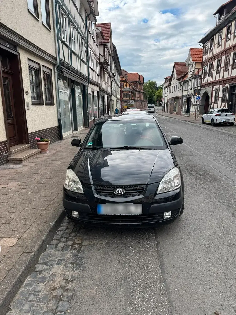 Gebraucht Kia Rio 71 PS (52 kW) 2008 Schwarz Kleinwagen