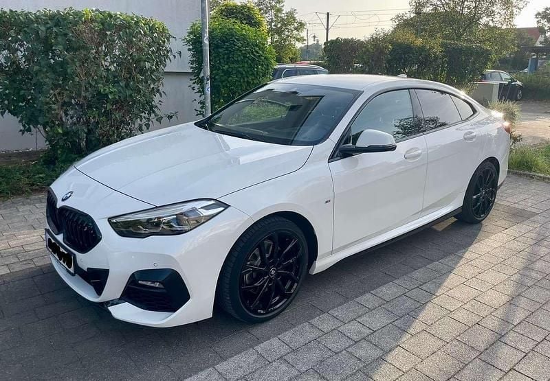 Weiß Gebraucht 2021 BMW 218 M Sport Limousine | 23.900 € (Fairer Preis) - Bild 1/4