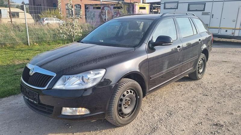 Schwarz Gebraucht 2010 Skoda Octavia Elegance Kombi | 5.000 € (Guter Preis) - Bild 1/4