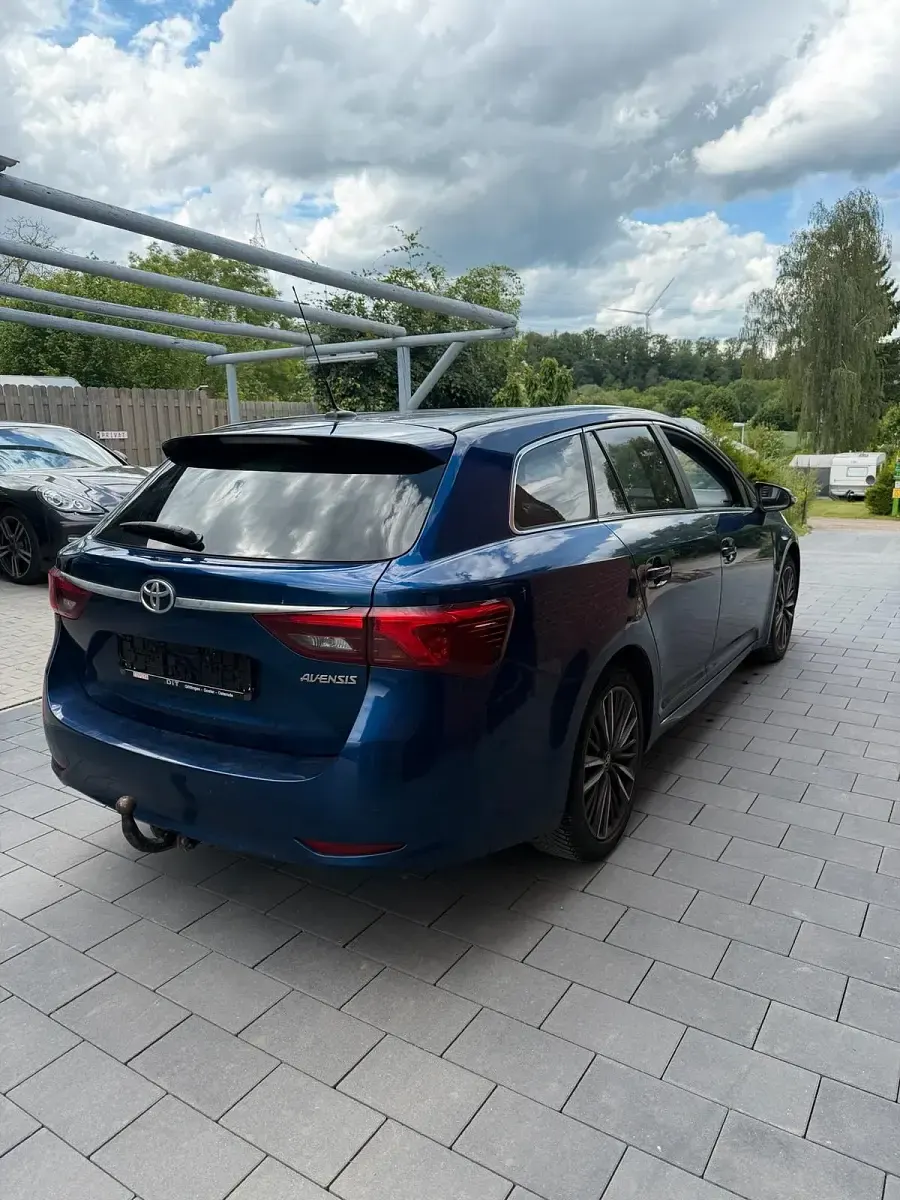 Gebraucht Toyota Avensis Edition-S 143 PS (105 kW) 2018 Blau Kombi