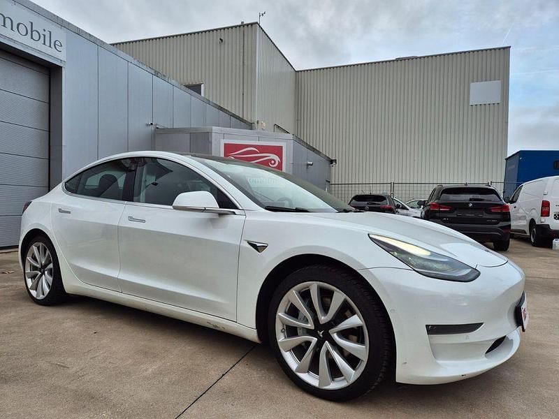 Weiß Gebraucht 2020 Tesla Model 3 Limousine | 21.450 € (Fairer Preis) - Bild 1/4