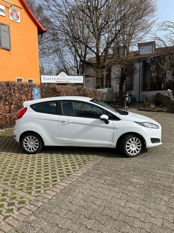 Gebraucht Ford Fiesta Trend 60 PS (44 kW) 2013 Weiß Kleinwagen
