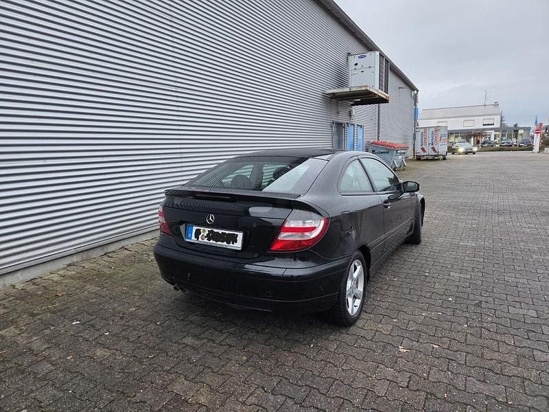 Gebraucht Mercedes C180 143 PS (105 kW) 2005 Schwarz Coupé