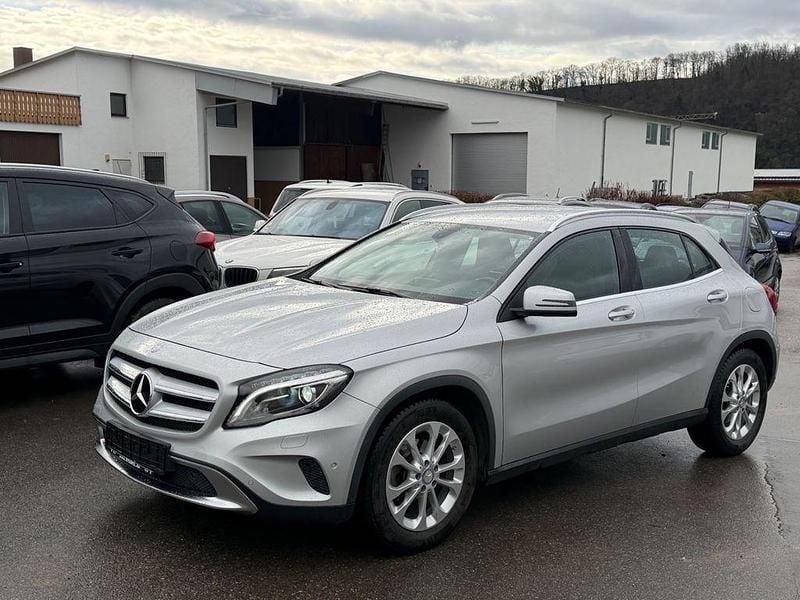 Gebraucht Mercedes GLA200 156 PS (114 kW) 2015 Silber SUV