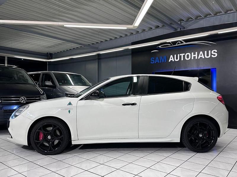 Gebraucht Alfa Romeo Giulietta Quadrifoglio Verde 241 PS (177 kW) 2015 Weiß Limousine