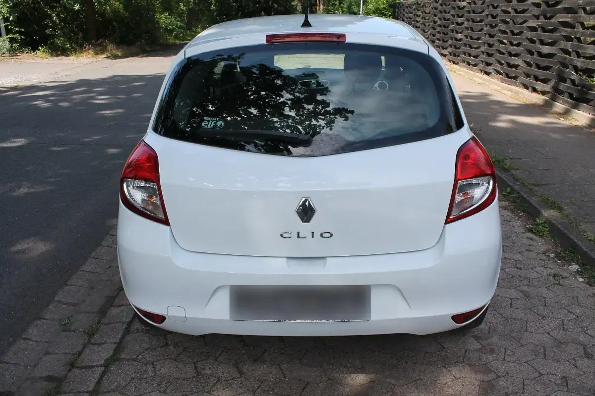 Gebraucht Renault Clio 75 PS (55 kW) 2012 Weiß Kleinwagen