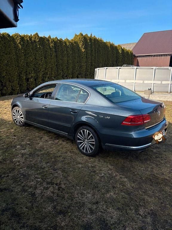Gebraucht VW Passat Exclusive 160 PS (117 kW) 2012 Blau Limousine