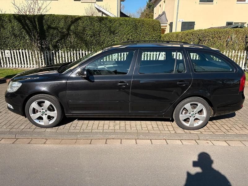 Gebraucht Skoda Octavia 100 PS (73 kW) 2011 Schwarz Kombi