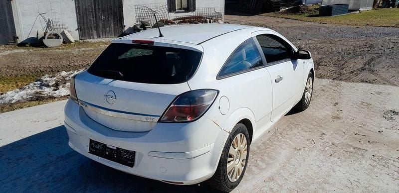 Gebraucht Opel Astra GTC Innovation 90 PS (66 kW) 2009 Weiß Limousine