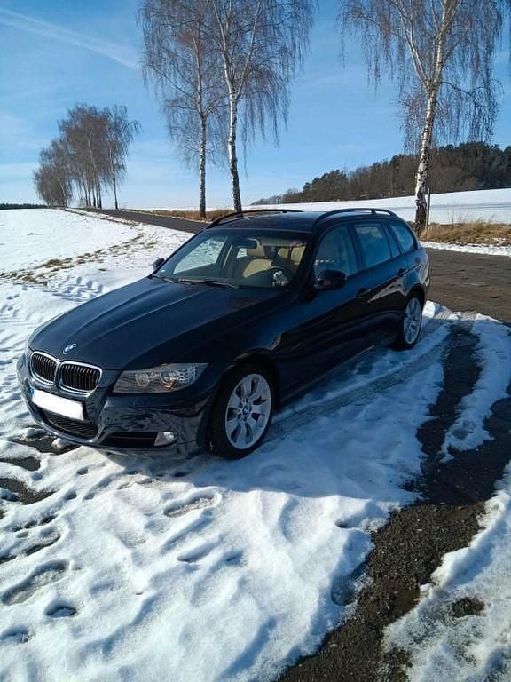Blau Gebraucht 2009 BMW 320 Kombi | 5.990 € (Guter Preis) - Bild 1/4