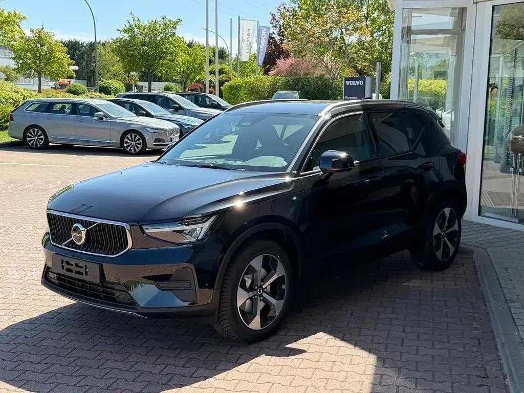 Neu Volvo XC40 Core 163 PS (119 kW) 2026 Schwarz SUV