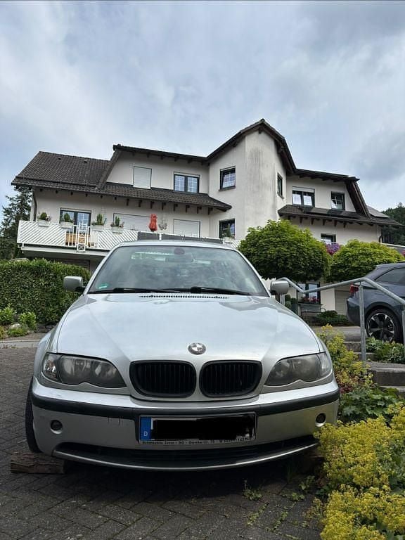 Silber Gebraucht 2004 BMW 320 M Sport Limousine | 5.300 € (Fairer Preis) - Bild 1/4
