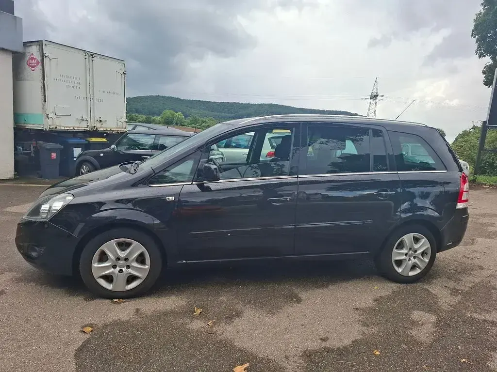 Gebraucht Opel Zafira Design Edition 125 PS (91 kW) 2011 Schwarz Van / Kleinbus