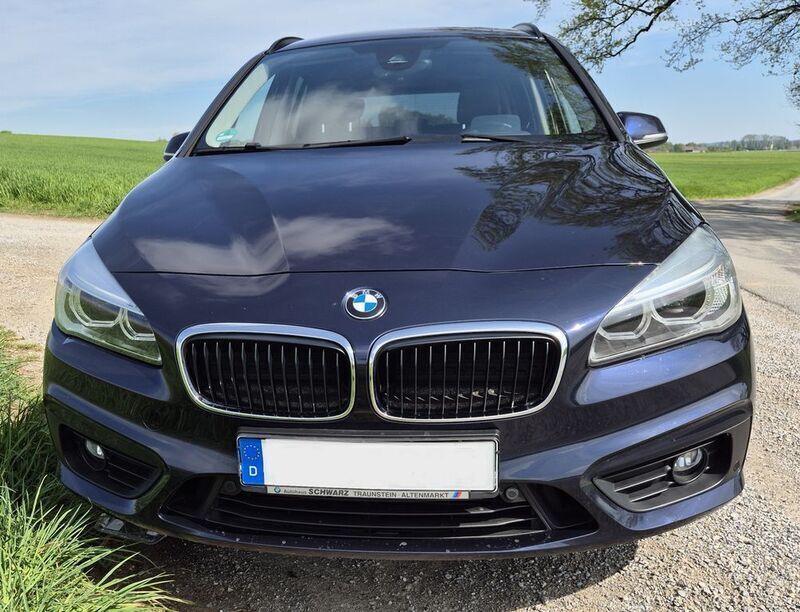 Blau Gebraucht 2015 BMW 220 Gran Tourer Van / Kleinbus | 16.200 € (Fairer Preis) - Bild 1/4