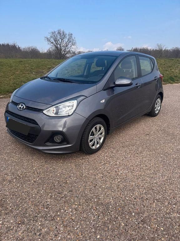 Gebraucht Hyundai i10 Trend 67 PS (49 kW) 2016 Grau Kleinwagen