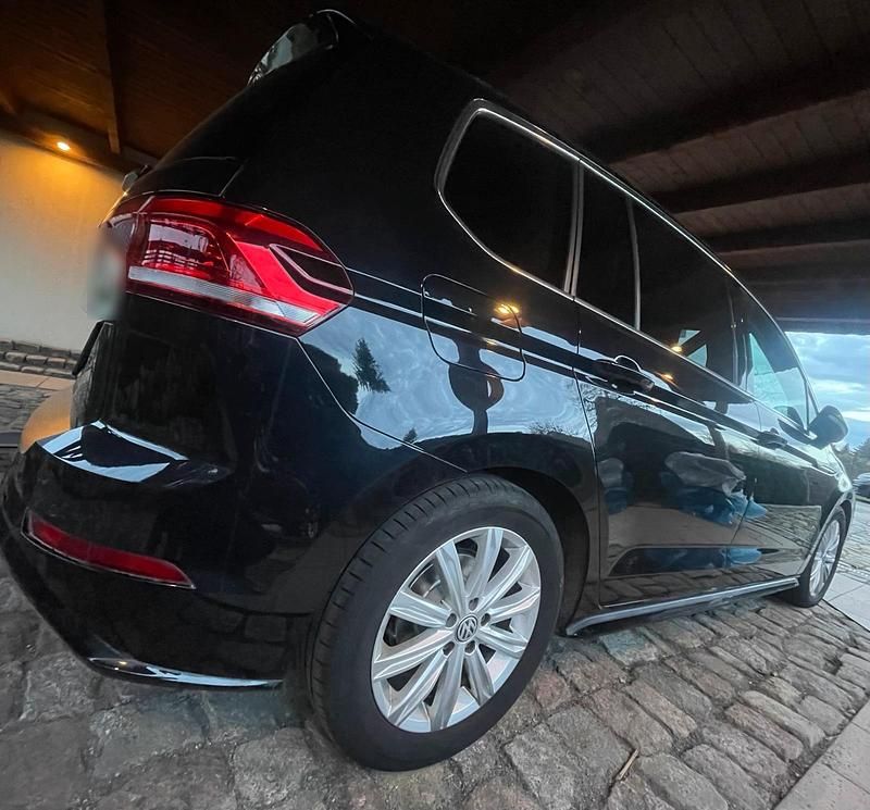 Gebraucht VW Touran Highline 150 PS (110 kW) 2016 Schwarz Van / Kleinbus