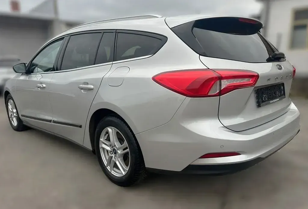 Second-hand Ford Focus Cool & Connect 120 CP (88 kW) 2020 Argintiu Berlinǎ