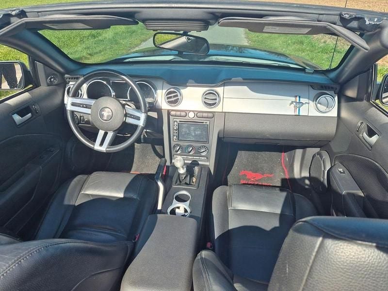 Second-hand Ford Mustang 208 CP (152 kW) 2005 Negru Cabrio