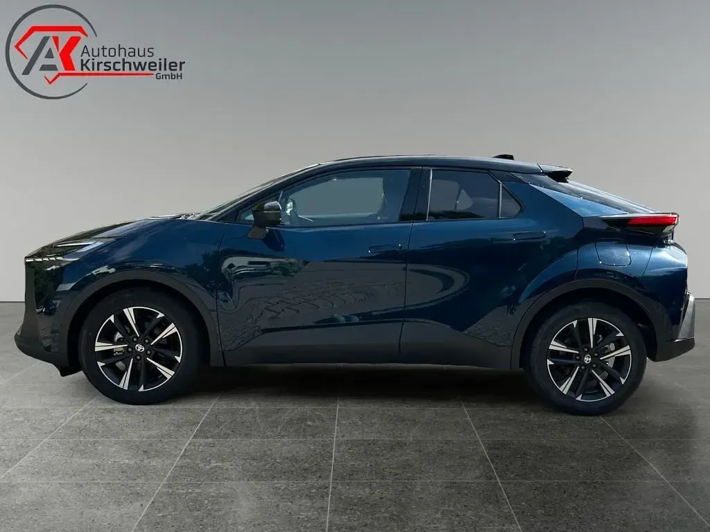 Neu Toyota C-HR 140 PS (102 kW) 2026 Grün SUV