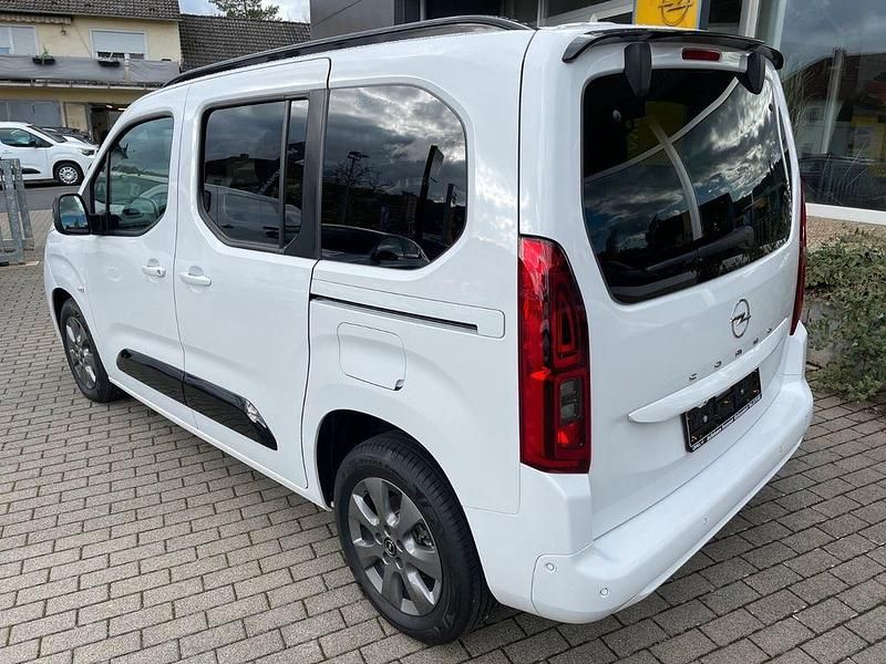 Gebraucht Opel Combo Life 131 PS (96 kW) 2024 Weiß Limousine