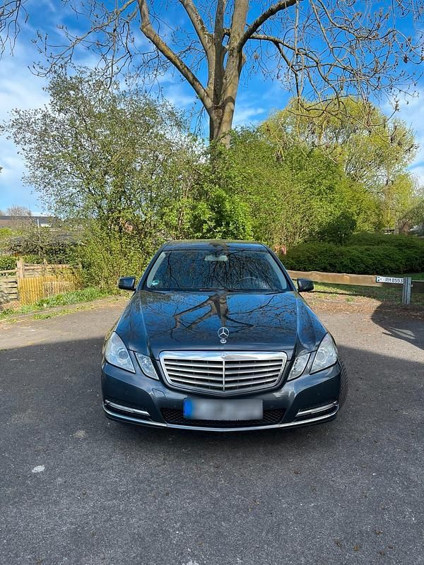 Gebraucht Mercedes E220 170 PS (125 kW) 2012 Grau Limousine