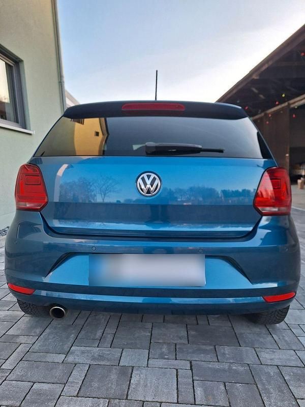 Gebraucht VW Polo LOUNGE 110 PS (80 kW) 2015 Blau Kleinwagen