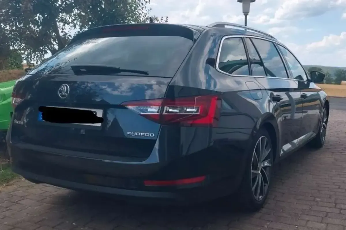 Gebraucht Skoda Superb LAURIN & KLEMENT 150 PS (110 kW) 2016 Kombi