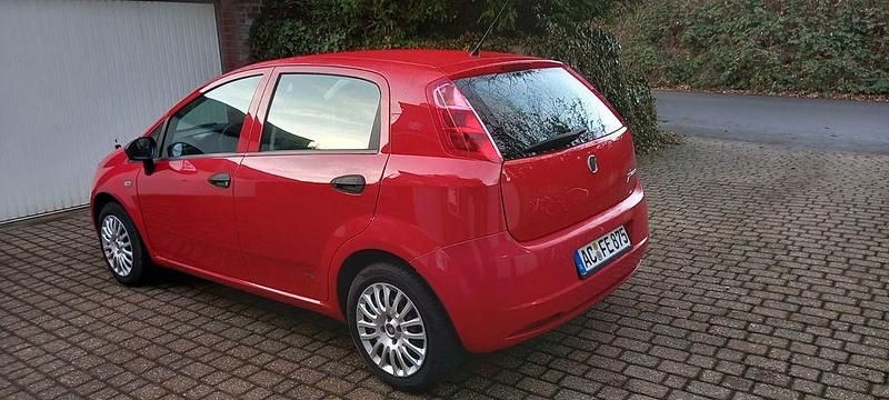 Gebraucht Fiat Grande Punto Active 77 PS (56 kW) 2007 Rot Kleinwagen