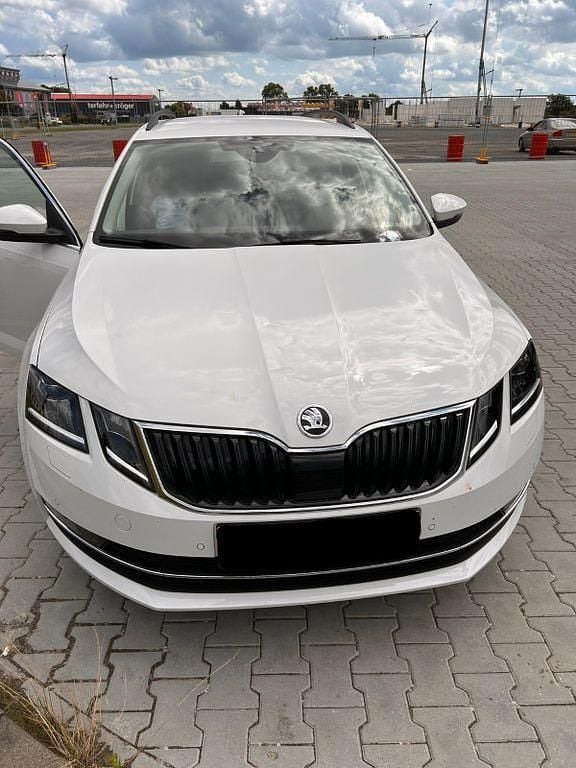 Weiß Gebraucht 2019 Skoda Octavia Style Kombi | 17.500 € (Superpreis) - Bild 1/4