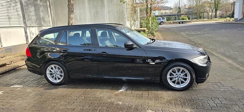 Gebraucht BMW 318 Comfort Edition 143 PS (105 kW) 2012 Schwarz Kombi
