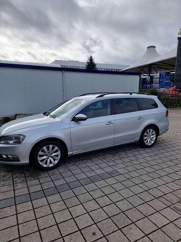 Gebraucht VW Passat Comfortline 122 PS (89 kW) 2011 Grau Kombi