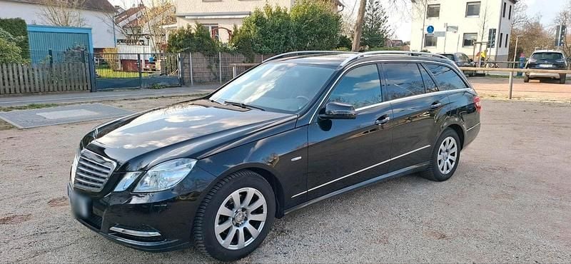 Gebraucht Mercedes E220 170 PS (125 kW) 2012 Schwarz Kombi