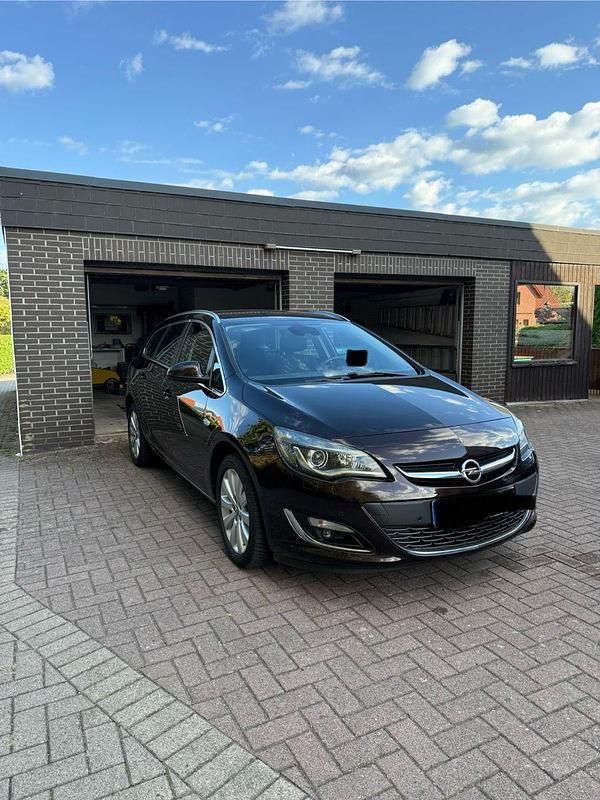 Braun Gebraucht 2014 Opel Astra Exklusiv Kombi | 6.400 € (Guter Preis) - Bild 1/4
