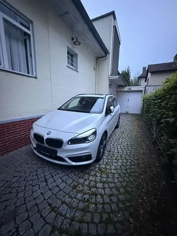 Gebraucht BMW 220 Active Tourer Luxury Line 192 PS (141 kW) 2017 Weiß Van / Kleinbus