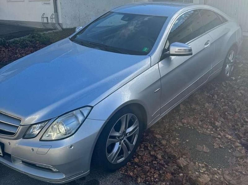 Gebraucht Mercedes E220 Avantgarde 170 PS (125 kW) 2010 Silber Coupé