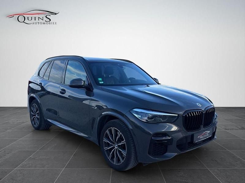 Grau Gebraucht 2022 BMW X5 M Sport SUV | 42.990 € (Etwas zu teuer) - Bild 1/4