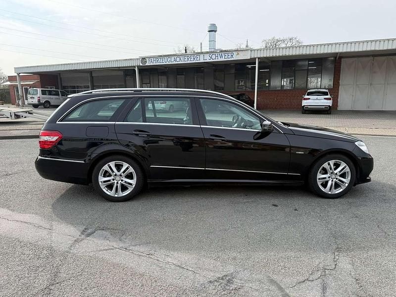 Gebraucht Mercedes E220 170 PS (125 kW) 2011 Obsidianschwarz  metalliclack Kombi