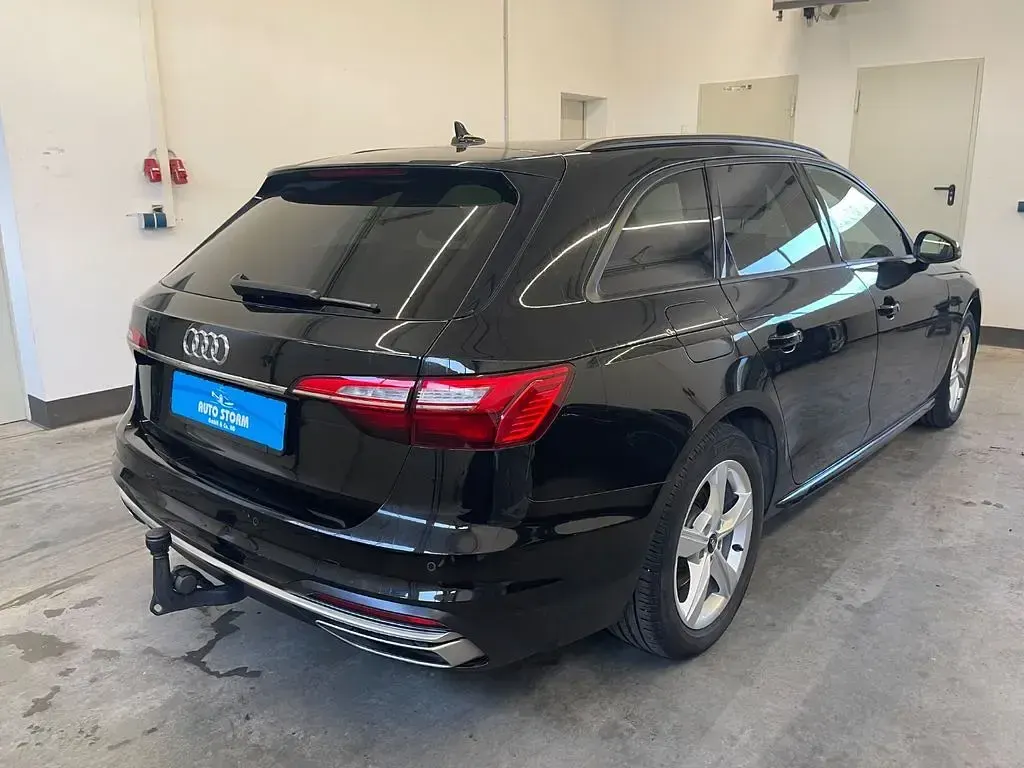 Gebraucht Audi A4 Sport 163 PS (119 kW) 2022 Mythosschwarz metallic Kombi