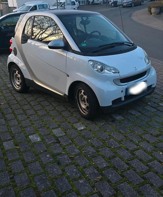 Weiß Gebraucht 2010 Smart ForTwo Coupé Kleinwagen | 3.999 € (Fairer Preis) - Bild 1/4