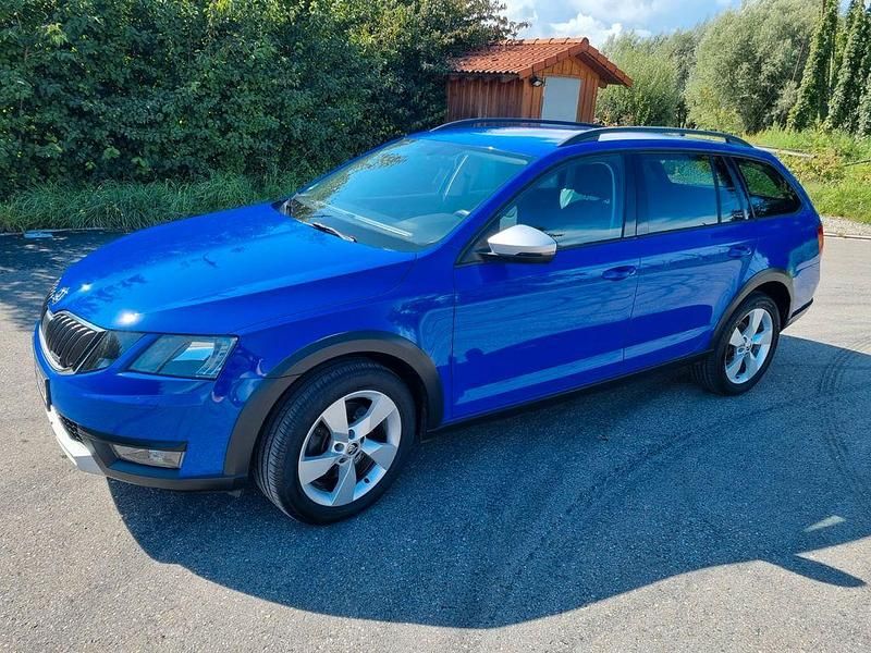 Blau Gebraucht 2018 Skoda Octavia Scout Kombi | 19.200 € (Fairer Preis) - Bild 1/4