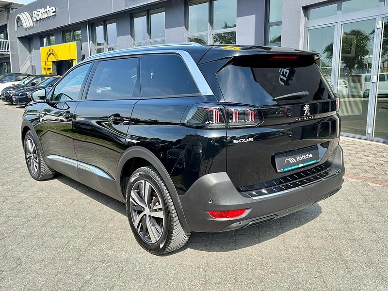 Gebraucht Peugeot 5008 Allure 131 PS (96 kW) 2023 Schwarz perla nera Van / Kleinbus