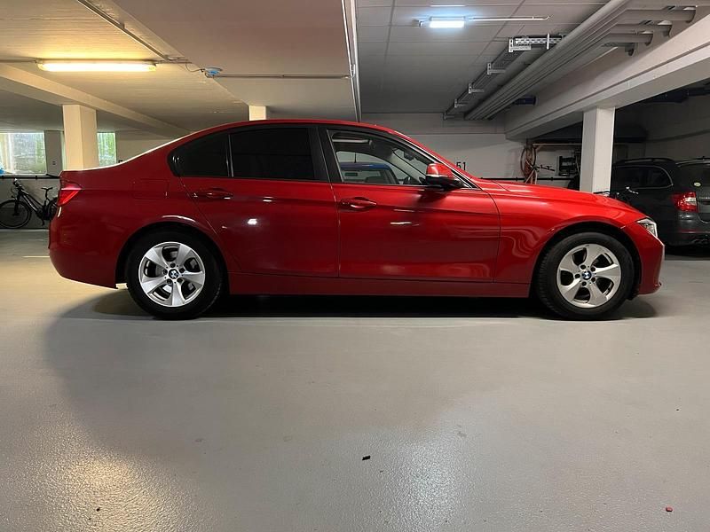 Second-hand BMW 320 163 CP (119 kW) 2012 Roșu Berlinǎ