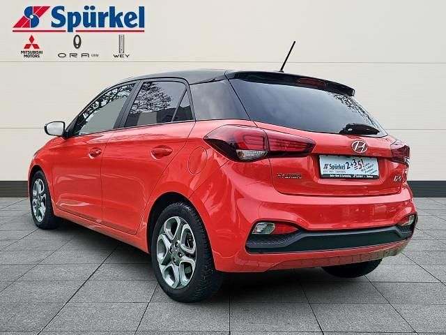 Gebraucht Hyundai i20 Advantage 101 PS (74 kW) 2020 Rot Limousine