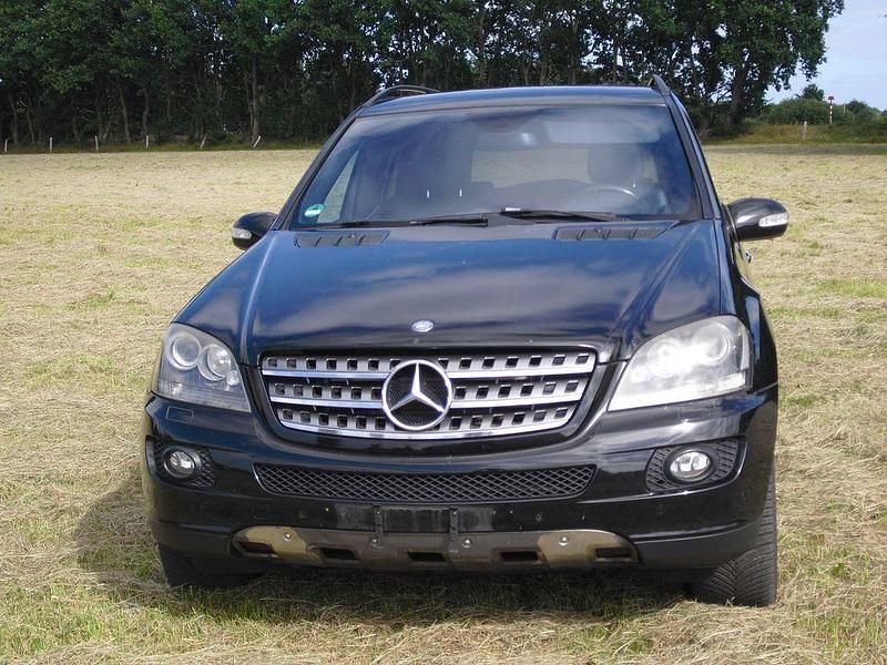 Schwarz Gebraucht 2008 Mercedes ML320 SUV | 9.400 € (Etwas zu teuer) - Bild 1/4
