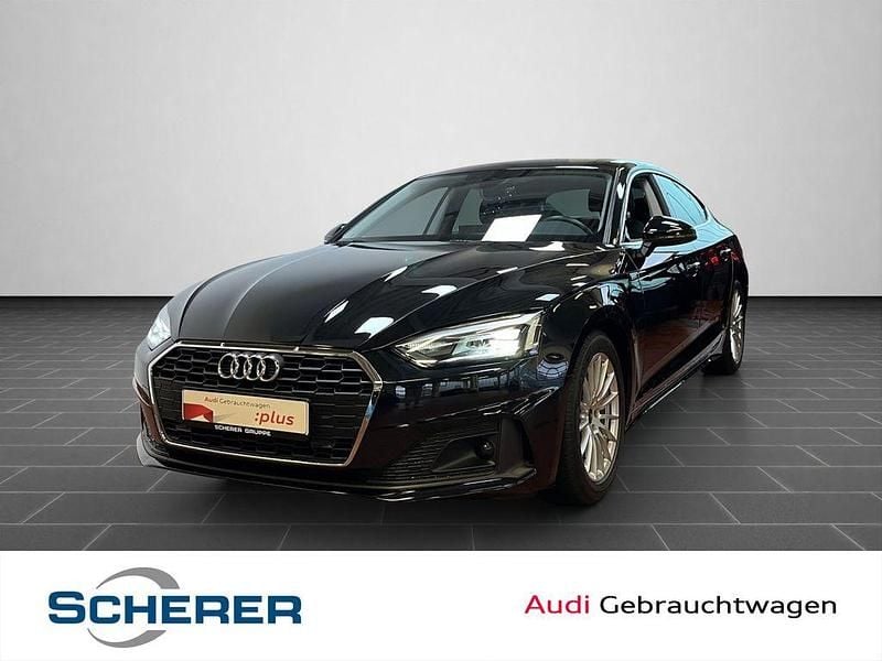 Brillantschwarz Gebraucht 2022 Audi A5 Sportback Basis Kleinwagen | 30.980 € (Guter Preis) - Bild 1/4