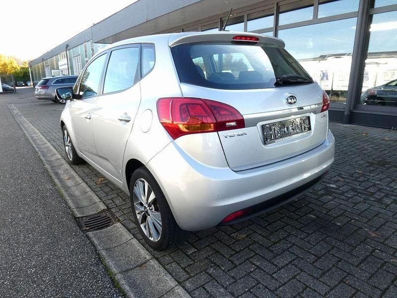 Gebraucht Kia Venga Spirit 128 PS (94 kW) 2015 Silber Kleinwagen