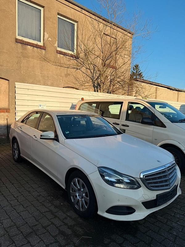 Gebraucht Mercedes E200 136 PS (100 kW) 2015 Gelb Limousine