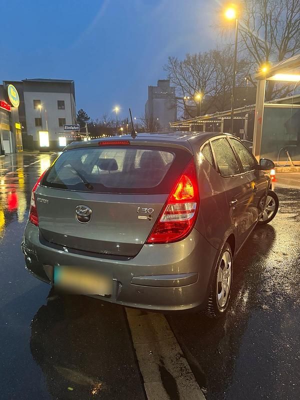 Gebraucht Hyundai i30 109 PS (80 kW) 2010 Grau Kleinwagen