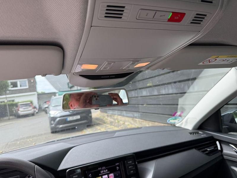 Grau Gebraucht 2021 Skoda Scala Cool Plus Kleinwagen | 16.490 € (Fairer Preis) - Bild 1/4