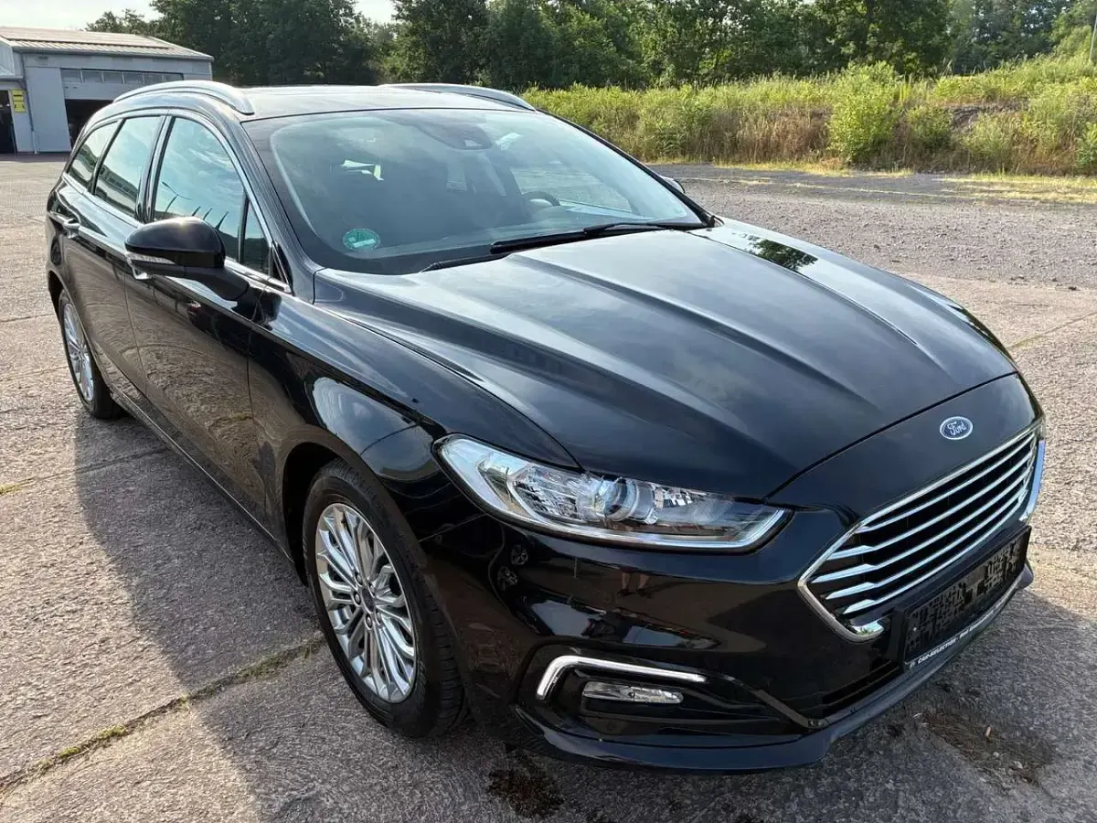 Gebraucht Ford Mondeo Titanium 150 PS (110 kW) 2022 Agate black (metallic) Kombi